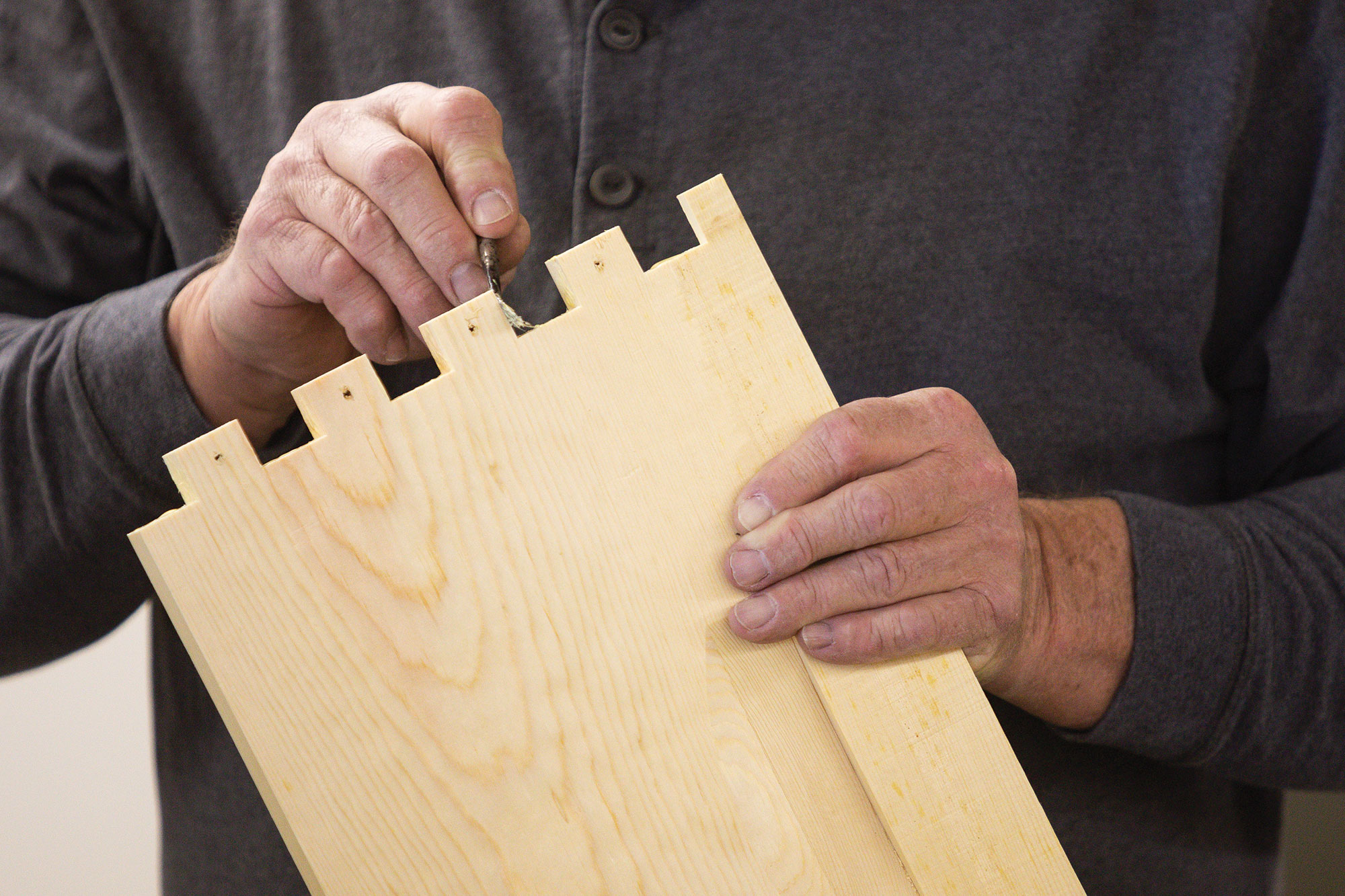 Applying wood glue to the corner joints. Applying wood glue to the corner joints.